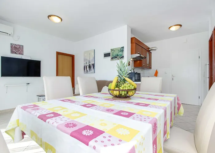 Апартаменты N&n *